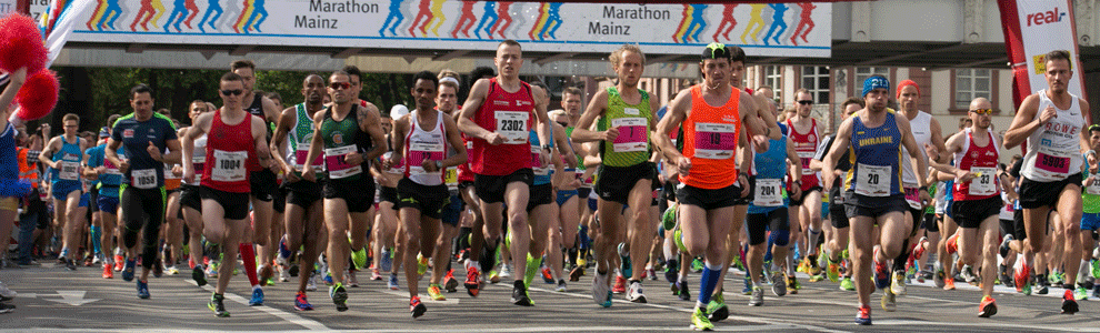Läuferinnen und Läufer beim Start des Gutenberg Marathon Mainz