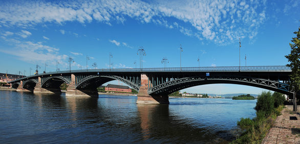 Theodor-Heuss-Brücke