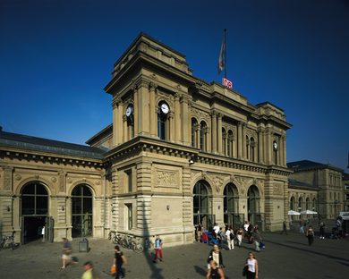 Hauptbahnhof mit Vorplatz