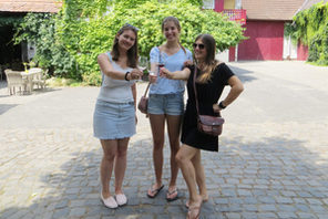 Drei Studentinnen beim GWC-Weinexpress. © Landeshauptstadt Mainz